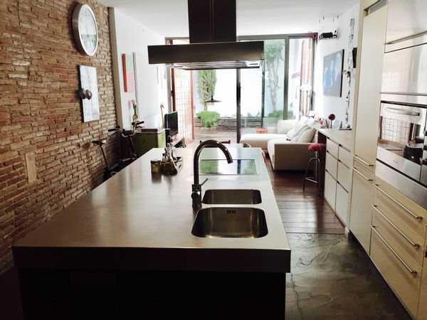 Cozy family home, 30sec to beach and 20min to Barcelona downtown