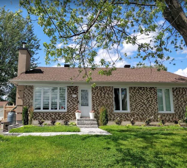 Two-story bungalow in Quebec City