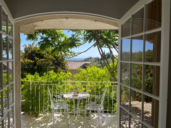 Appartement indépendant sur jardin avec terrasse vue mer