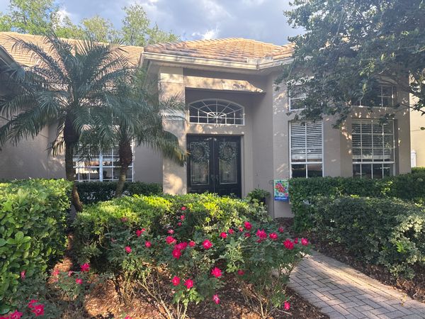 Spacious Modern Pool Home Near Orlando Theme Parks