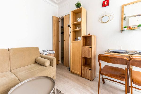 Cozy and functional studio in lively Paris neighborhood