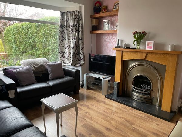 Welcoming family friendly home in the attractive and popular Meanwood area of Leeds.
