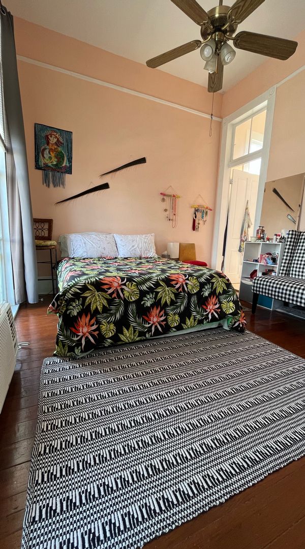 Mara’s Garden District Apt
