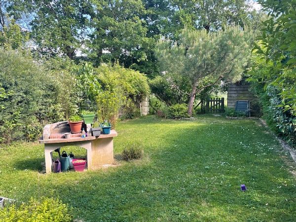 Maison  en bois de charme au coeur d'une petite commune avec tous les services de proximité